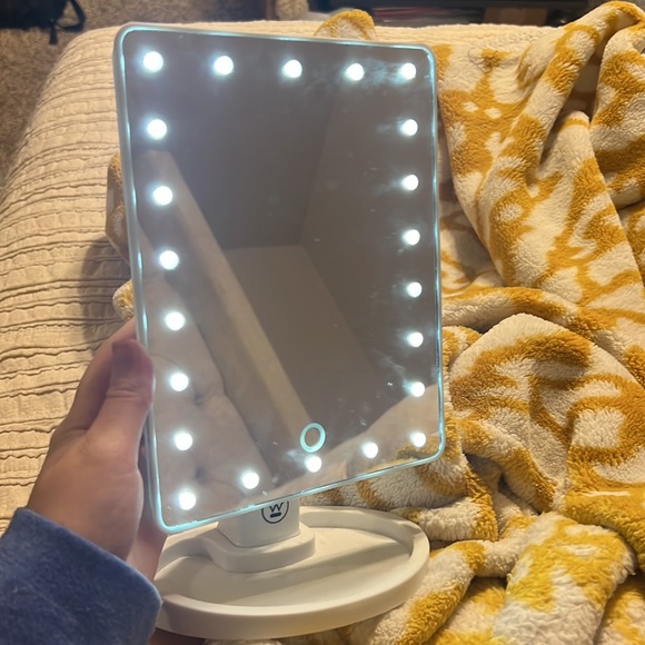 Light up mirror - Picture 2 of 2